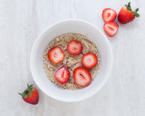 Healthy breakfast bowl with oatmeal and fresh berries